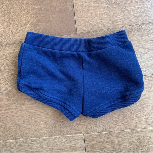 3/$10 OSHKOSH Baby girl shorts 6-9m - Picture 3 of 3